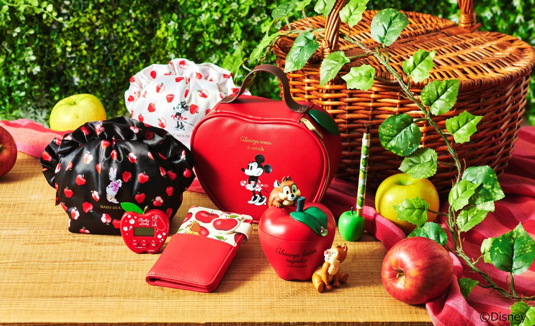 旬を感じる秋らしいアイテムが登場 りんごをモチーフにしたアイテムを10 火 より続々発売 ディズニーストア マーサ21 ショッピングセンター